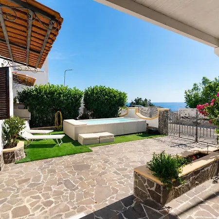 Nicole Vista Mare Andrano